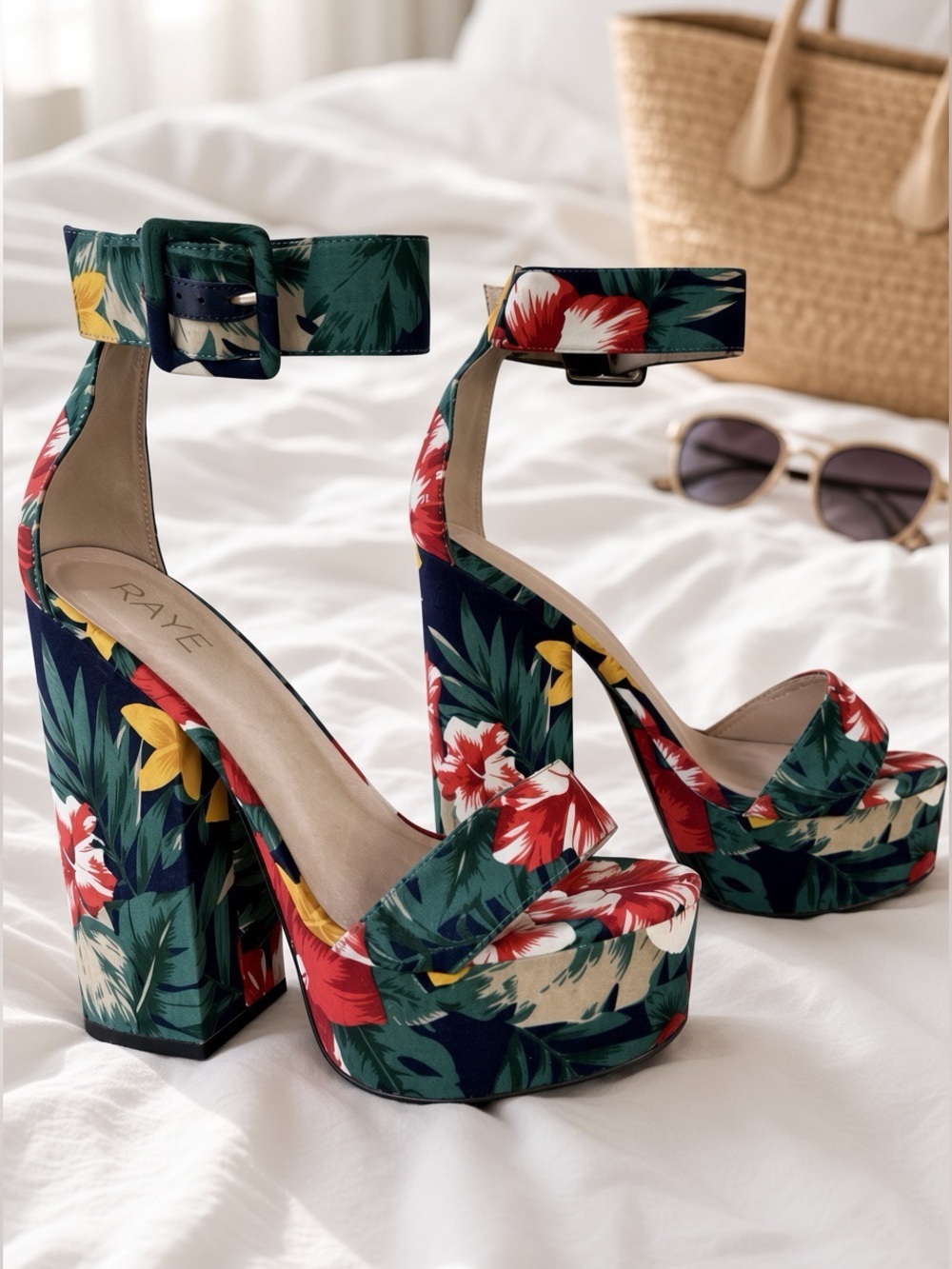 RAYE - Navy Vibrant Tropical Hibiscus Platform Sandals. Size 8 - Picture 2 of 9